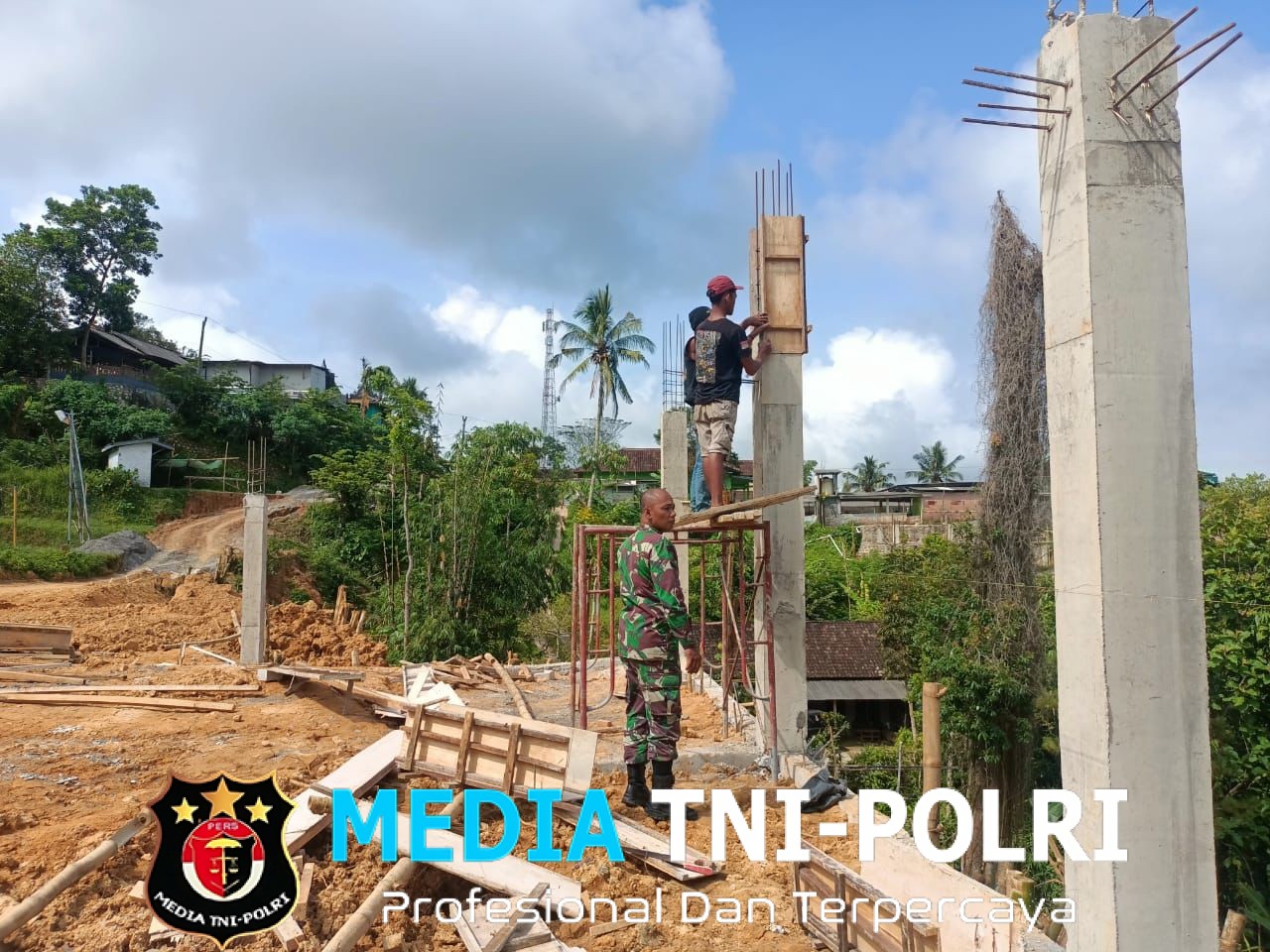 Babinsa Karangtengah Turun Tangan Percepat Pembangunan KDKMP