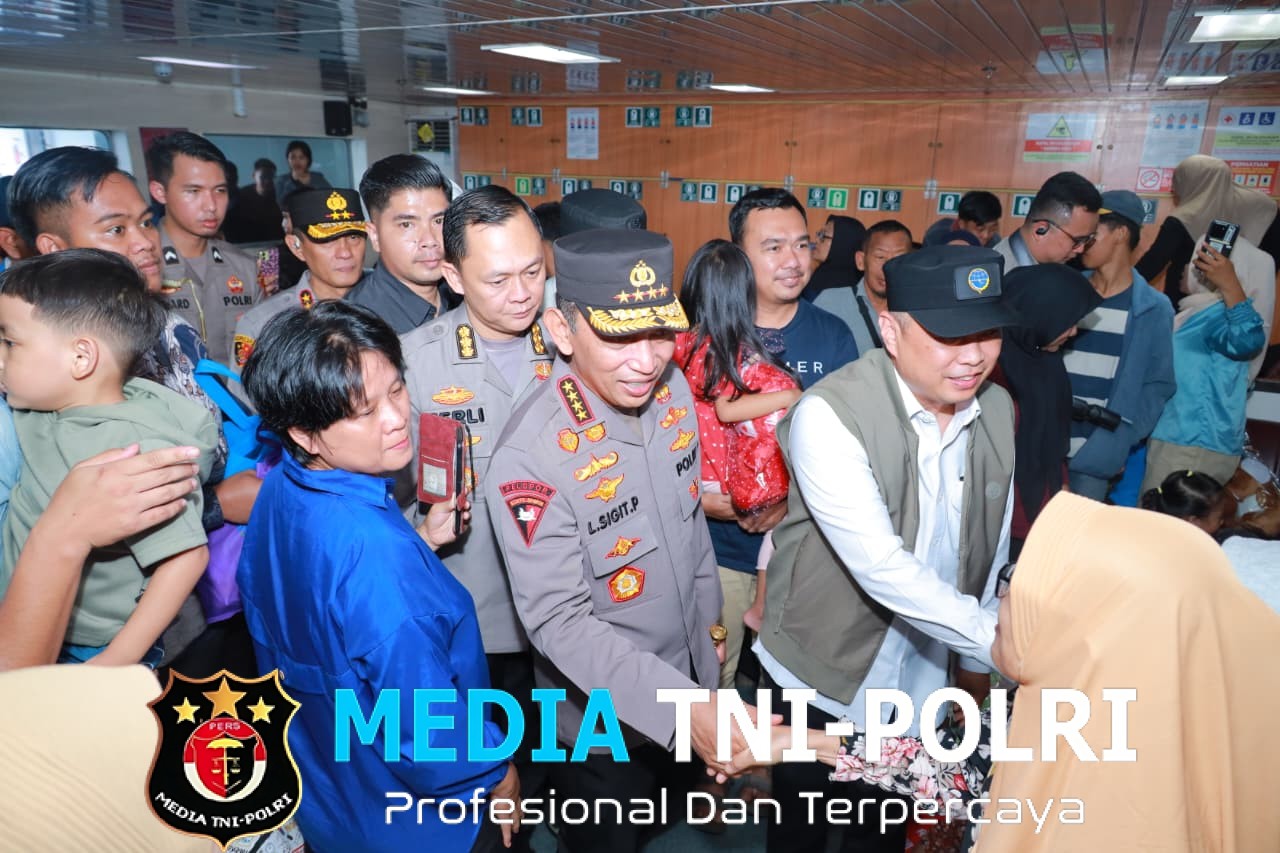 Kapolri Tinjau Arus Balik Mudik di Pelabuhan Bakauheni, Pastikan Peljalanan Aman dan Pelayanan Optimal