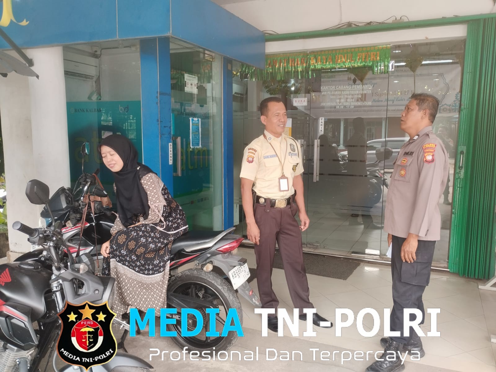 Polisi Sambangi Satpam Bank Saat Patroli Siang, Sampaikan Pesan Penting untuk Keamanan Bersama