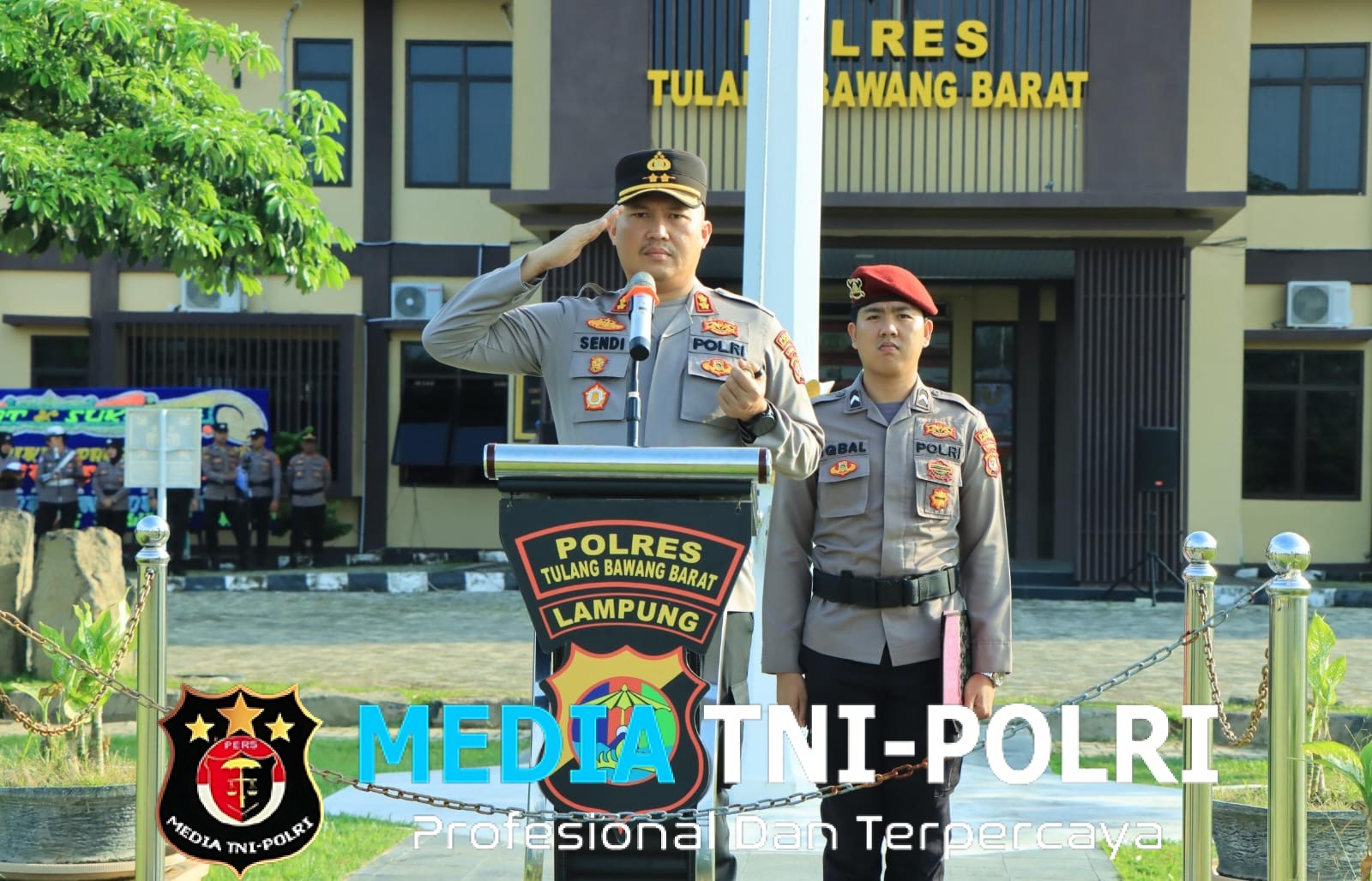 Polres Tulang Bawang Barat Gelar Upacara Kenaikan Pangkat Pengabdian Dan Pemberian Penghargaan bagi Personel yang Berprestasi serta Pemberian Reward Umroh Personel