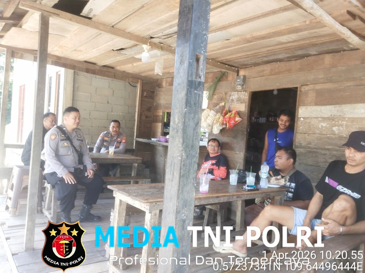 Sampaikan Pesan Kamtibmas Kepada Warga Samapta Polsek Menyuke Rutin Laksanakan Patroli Siang Hari