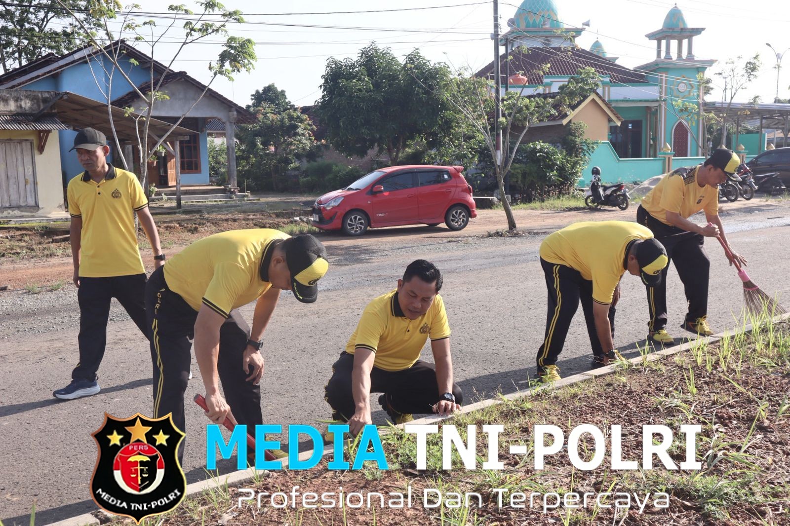 Polres Tulang Bawang Barat Bersama Pemerintah Kabupaten Gelar Gerakan Asri (Aman, Sehat, Resik dan Indah) dalam Rangka Menyambut Hari Jadi Tubaba Ke-17