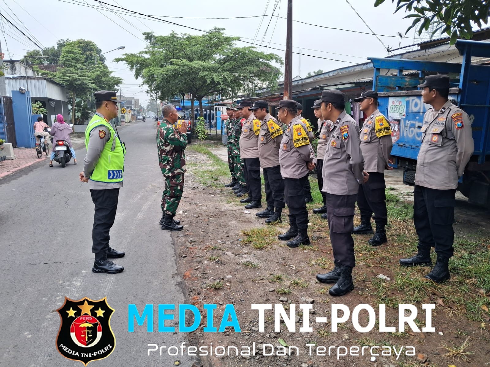 Pengamanan Pemberangkatan Warga PSHW Sutojayan Berjalan Aman Menuju Halal Bihalal Di Pemkab Blitar