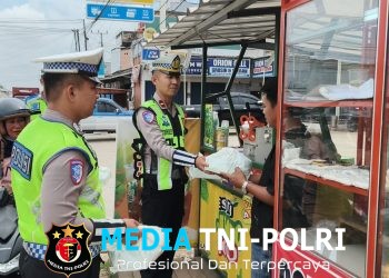 Sat Lantas Polres Mesuji Gelar Tasi Berkah, Bagikan Puluhan Nasi Kotak Untuk Masyarakat
