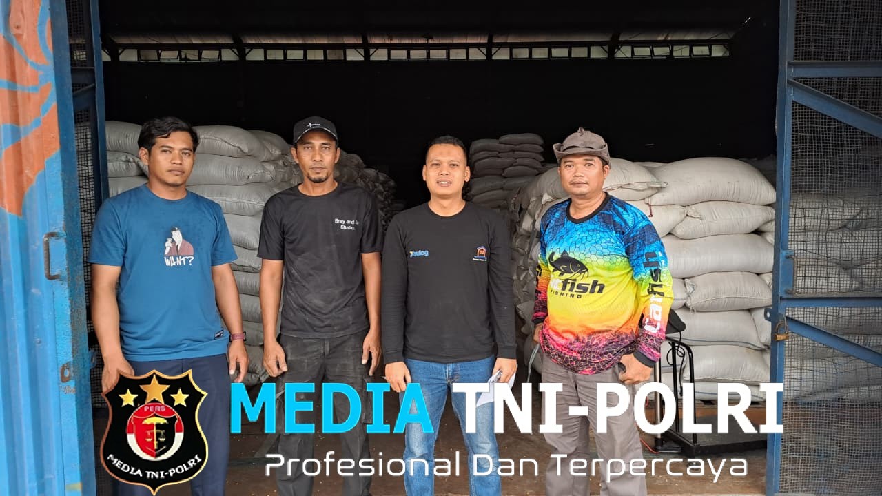 Polsek Ngabang Kirim 1,15 Ton Jagung Hasil Demplot ke Gudang Bulog Pontianak