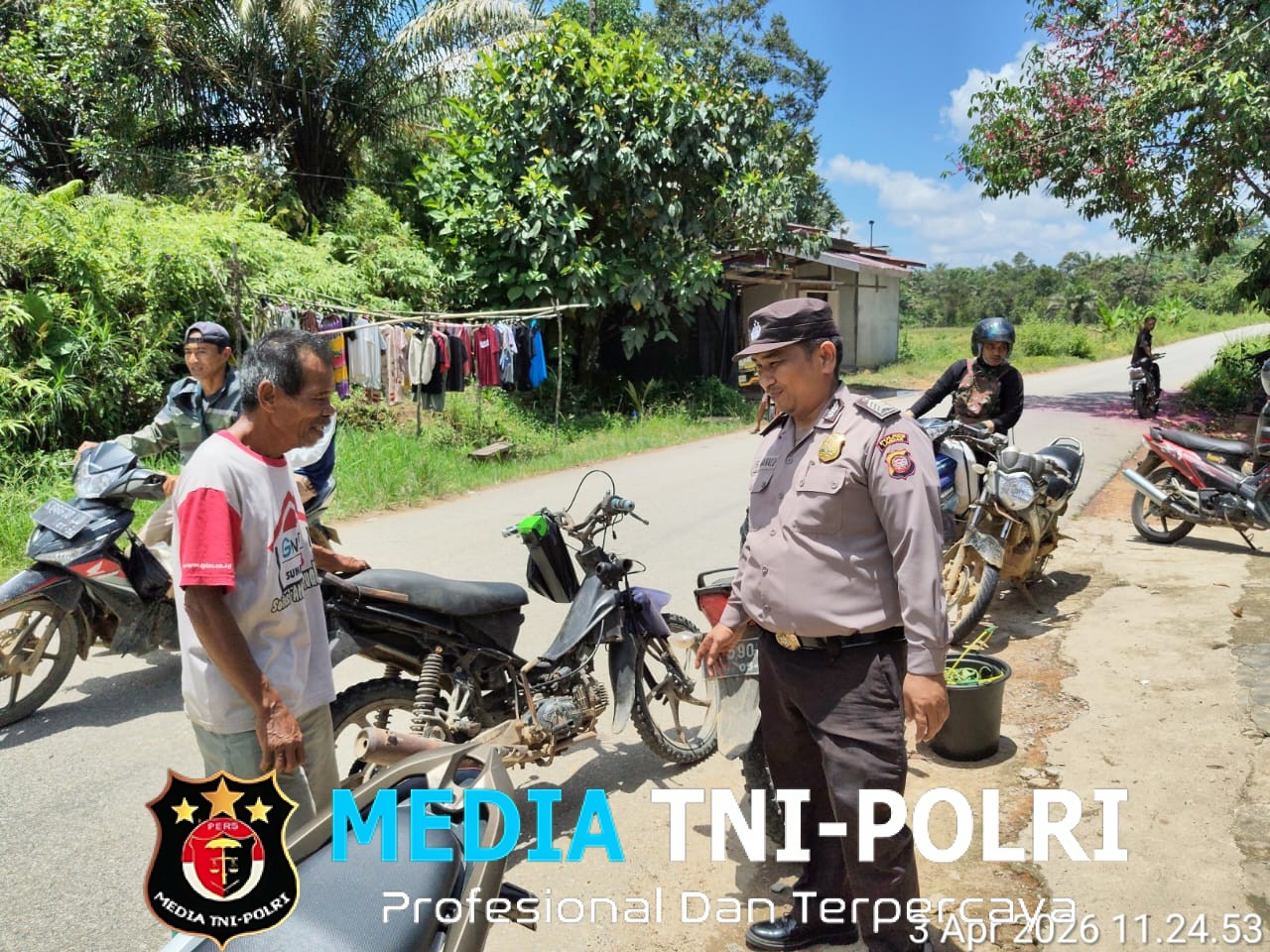 Polisi Sapa Warga di Tengah Patroli Siang, Hadirkan Rasa Aman dan Kedekatan