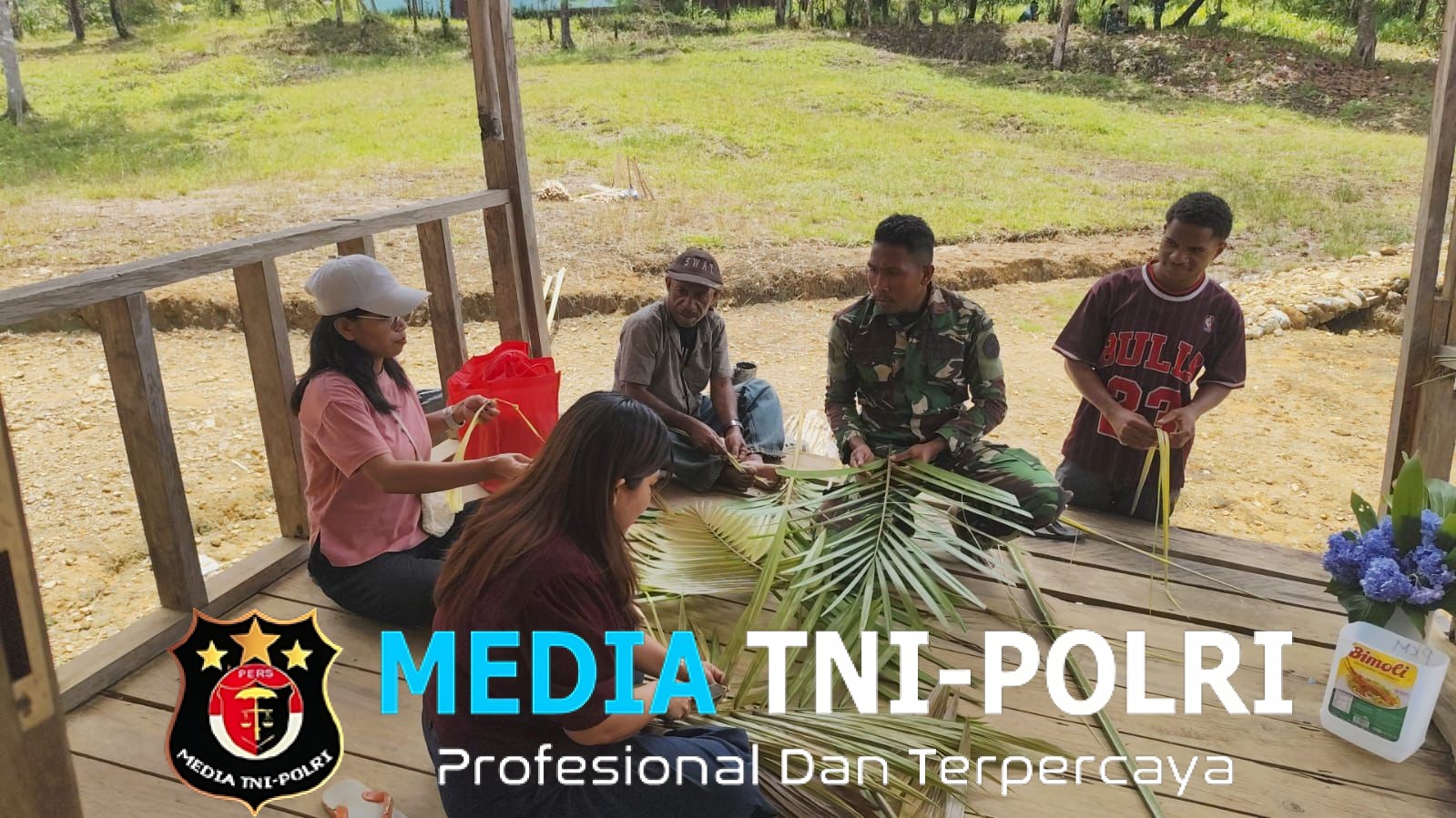 Pos Tarup Yonif 751/VJS Satgas Swasembada Hias Gereja Katolik Kristus Bangkit Sambut Paskah, Jemaat Turut Gotong Royong