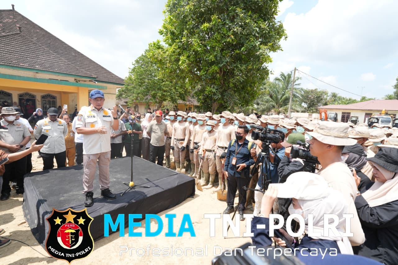Kembali Terjunkan Praja IPDN ke Aceh Tamiang, Mendagri Tito Sasar Pembersihan Sisa Lumpur di Permukiman Terdampak Bencana