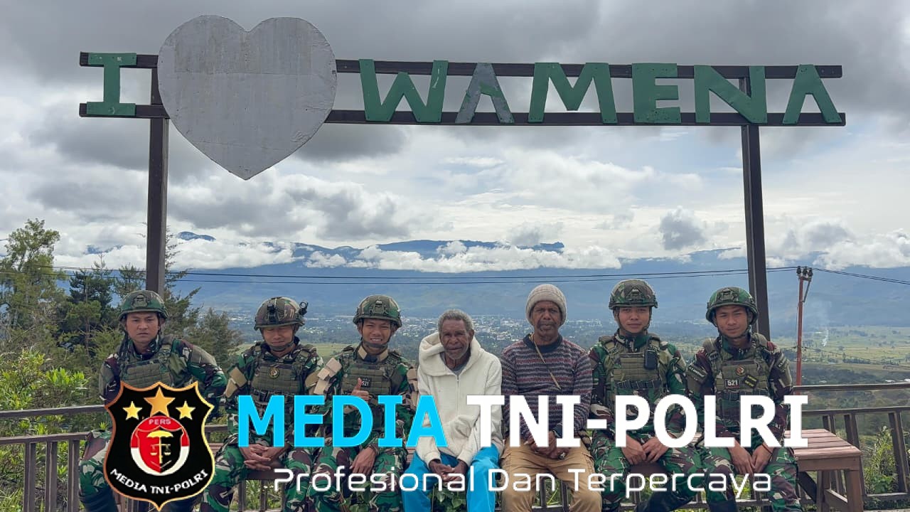 Menjaga Pesona Alam, Satgas Yonif 521/DY Bersama Warga Lakukan Karya Bhakti di Wisata Distrik Napua