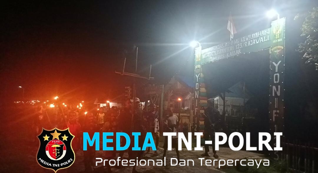 Satgas Yonif 123/Rajawali Bersama Masyarakat Rayakan Malam Paskah Hari Kebangkitan Yesus Kristus