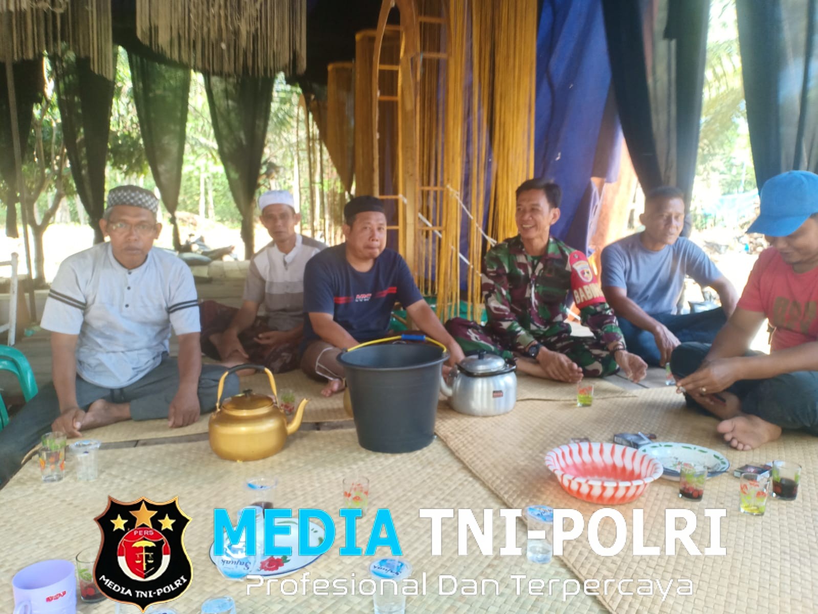 Babinsa Koramil 420-08/Tabir Serda Ansori Laksanakan Komsos Bersama Masyarakat di Desa Lubuk Bumbun Kecamatan Margo Tabir