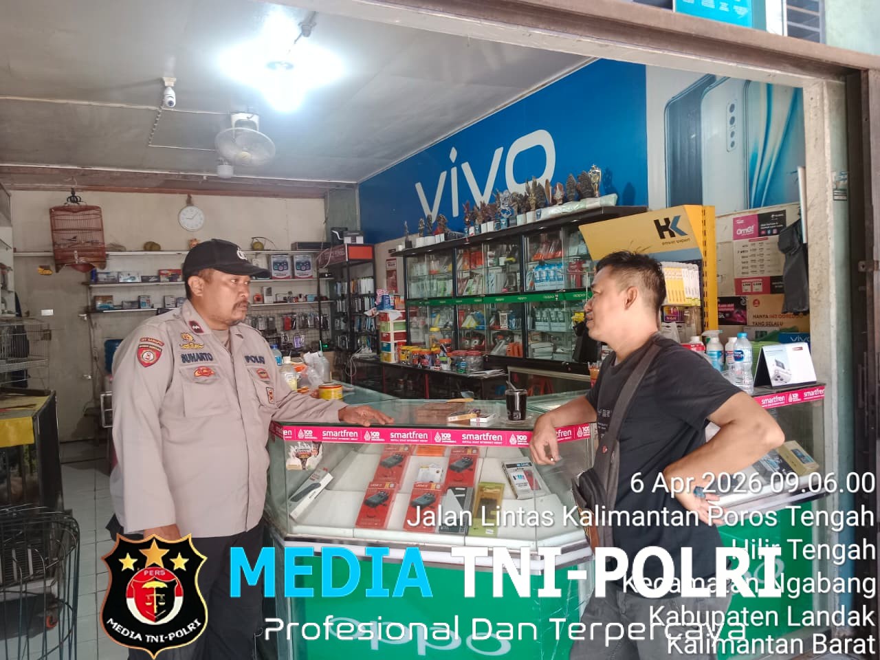 Personil Polsek Ngabang Lakukan Patroli Sambang Dialogis di tempat – tempat yang Dianggap Rawan Untuk Ciptakan Situasi Aman