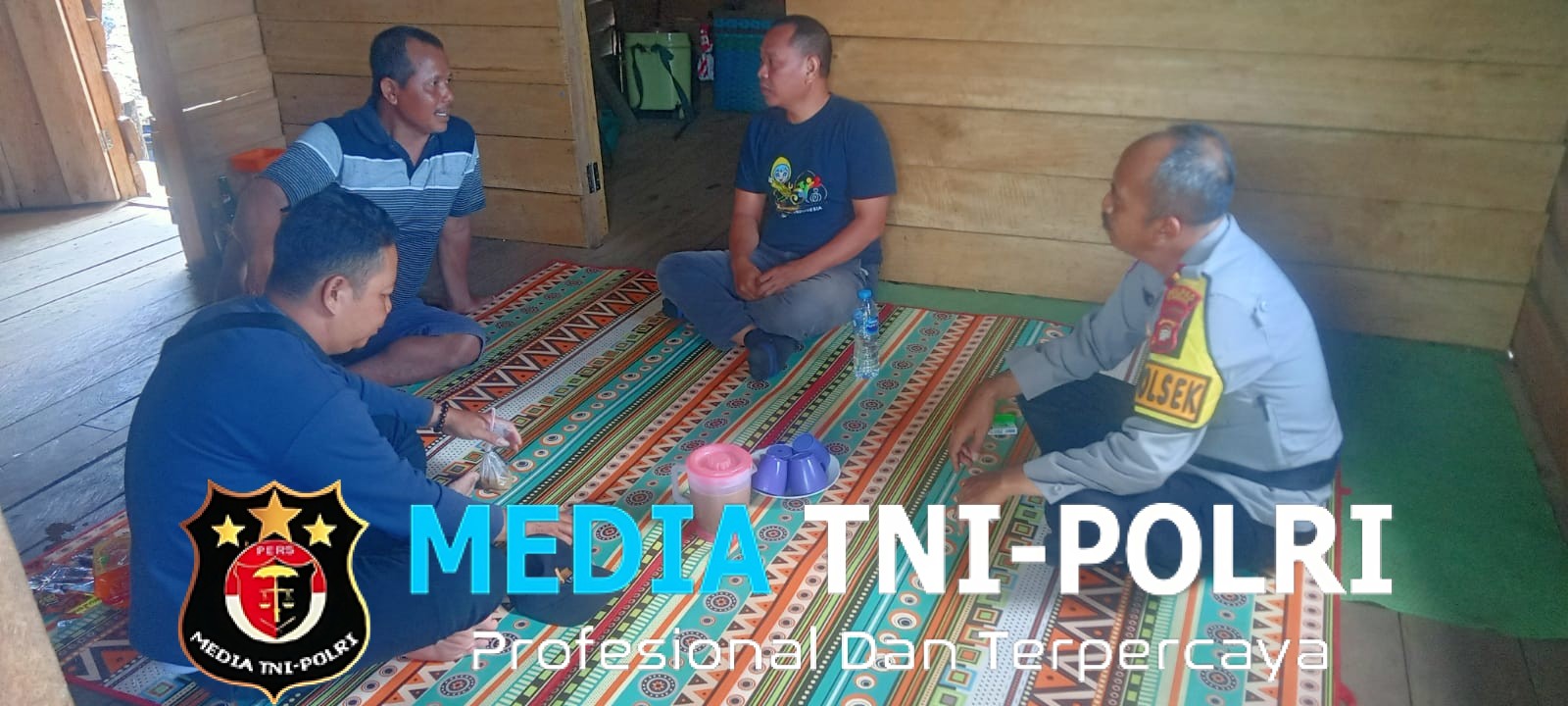 Kapolsek Sebangki Tunjukkan Sosok Polisi Humanis, Duduk Bersama Warga di Rumah Sederhana