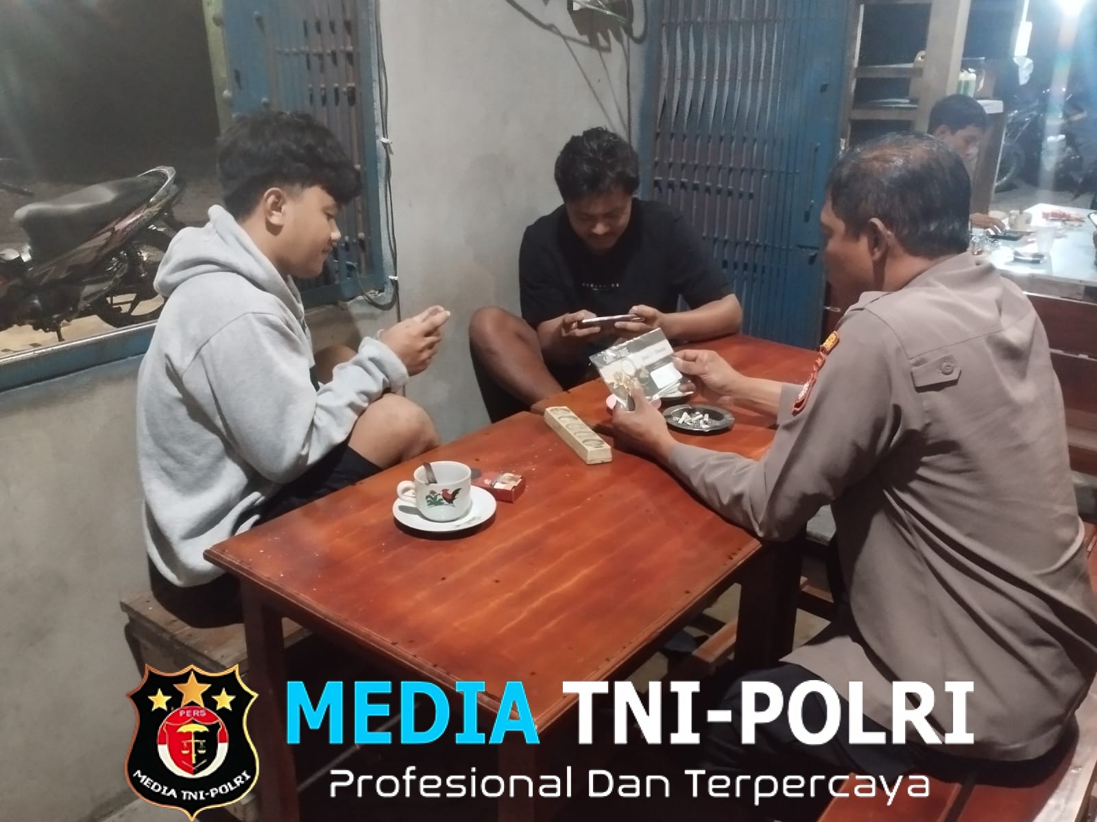 Antisipasi Pencurian Berbagai Modus, Polisi Patroli Malam Sambangi Warga