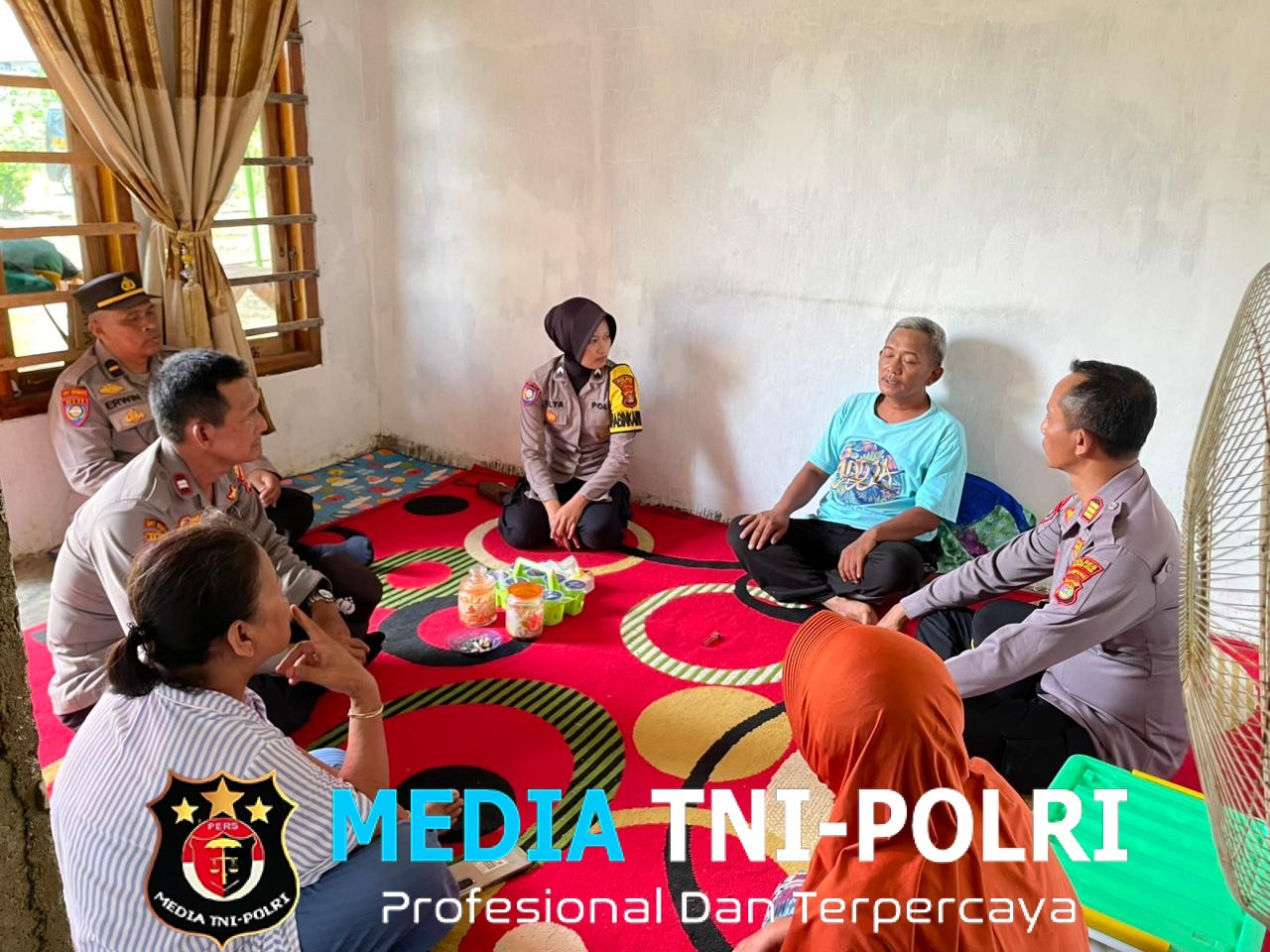 Polri Hadir di Tengah Duka, Sat Binmas Polres Lampung Utara Sambangi Rumah Korban Tenggelam di Kotabumi Selatan