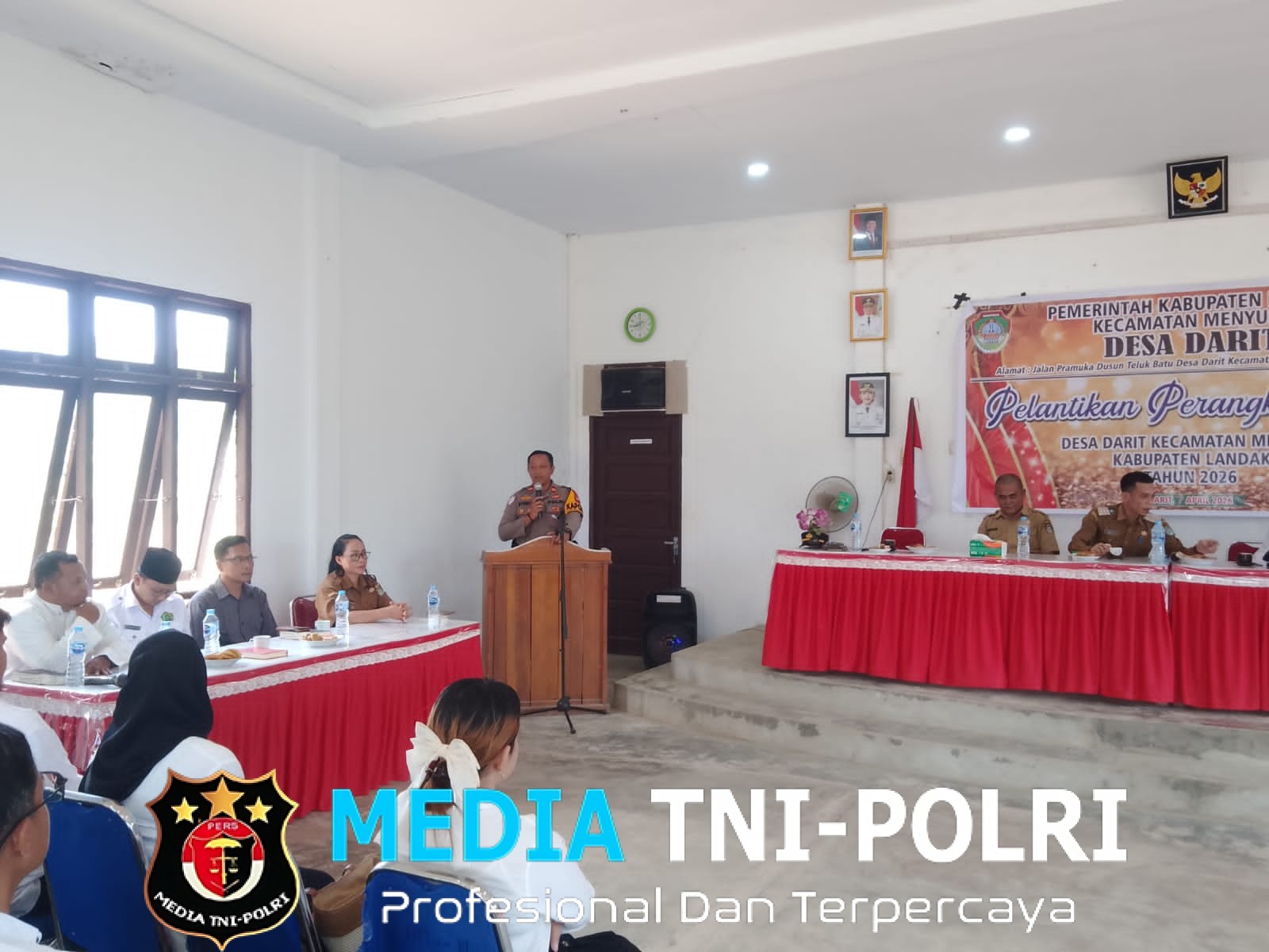 Kapolsek Menyuke Hadiri Kegiatan Pelantikan dan Pengambilan Sumpah Kepala Dusun Desa Darit