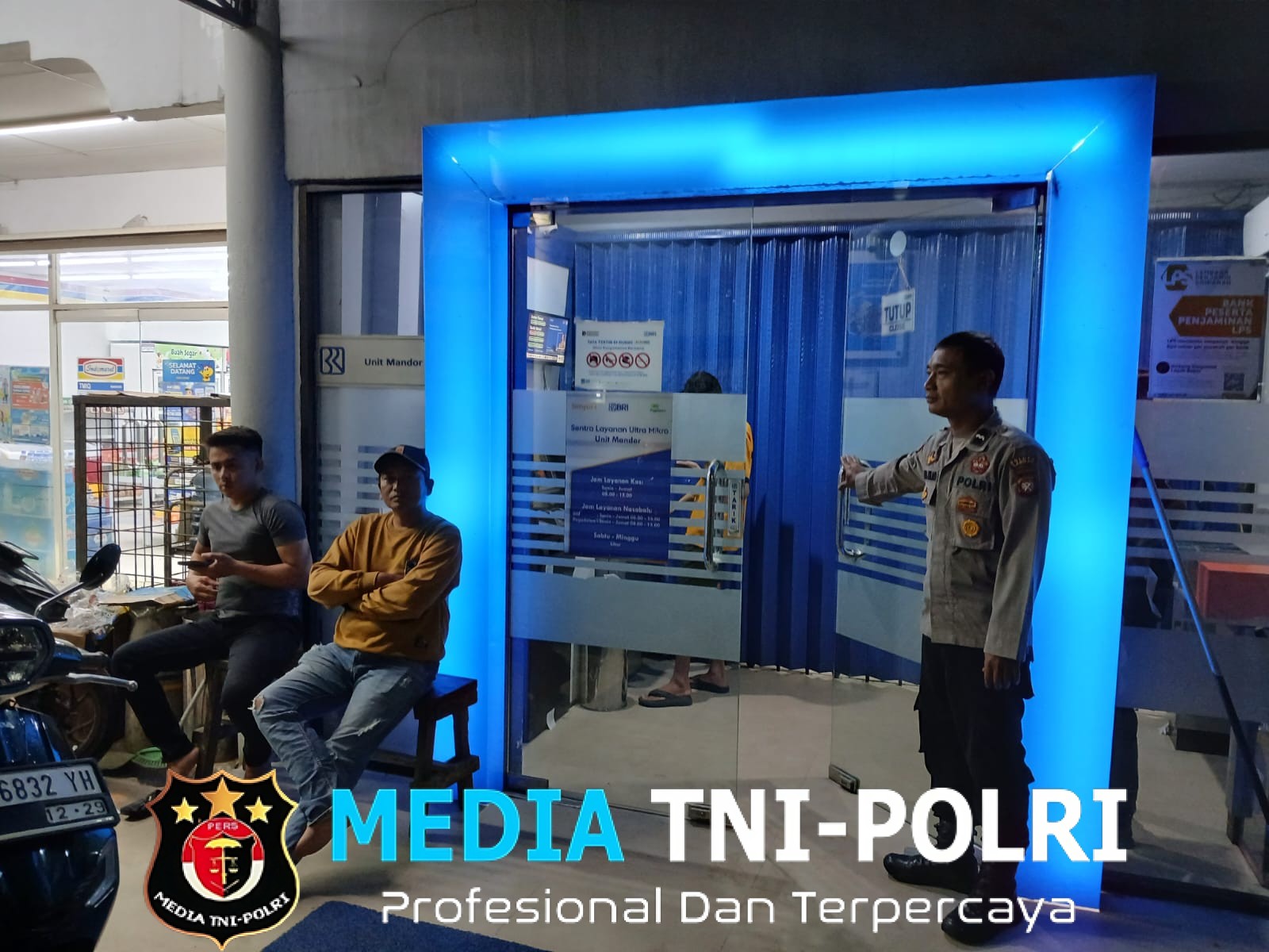 Malam Hari Tak Boleh Lengah, Polsek Mandor Pantau ATM dan Ingatkan Satpam