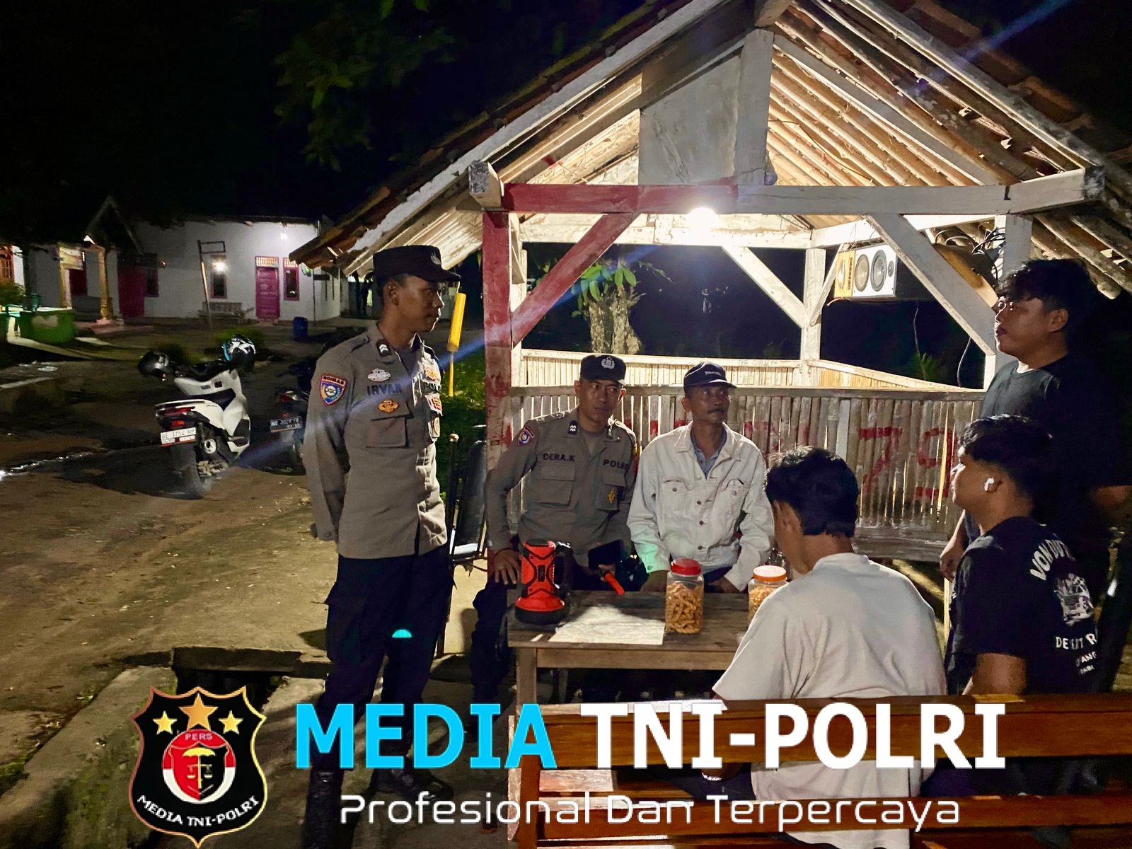 Briptu Irvan Perkuat Sabuk Kamtibmas Lewat Patroli Sambang dan Ronda Malam di Trimurjo