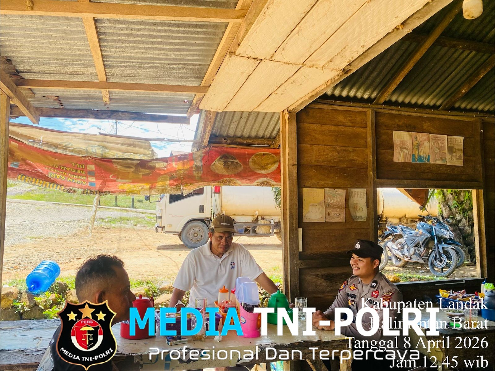 Ngobrol Santai di Warung, Polisi Sampaikan Pesan Kamtibmas ke Warga