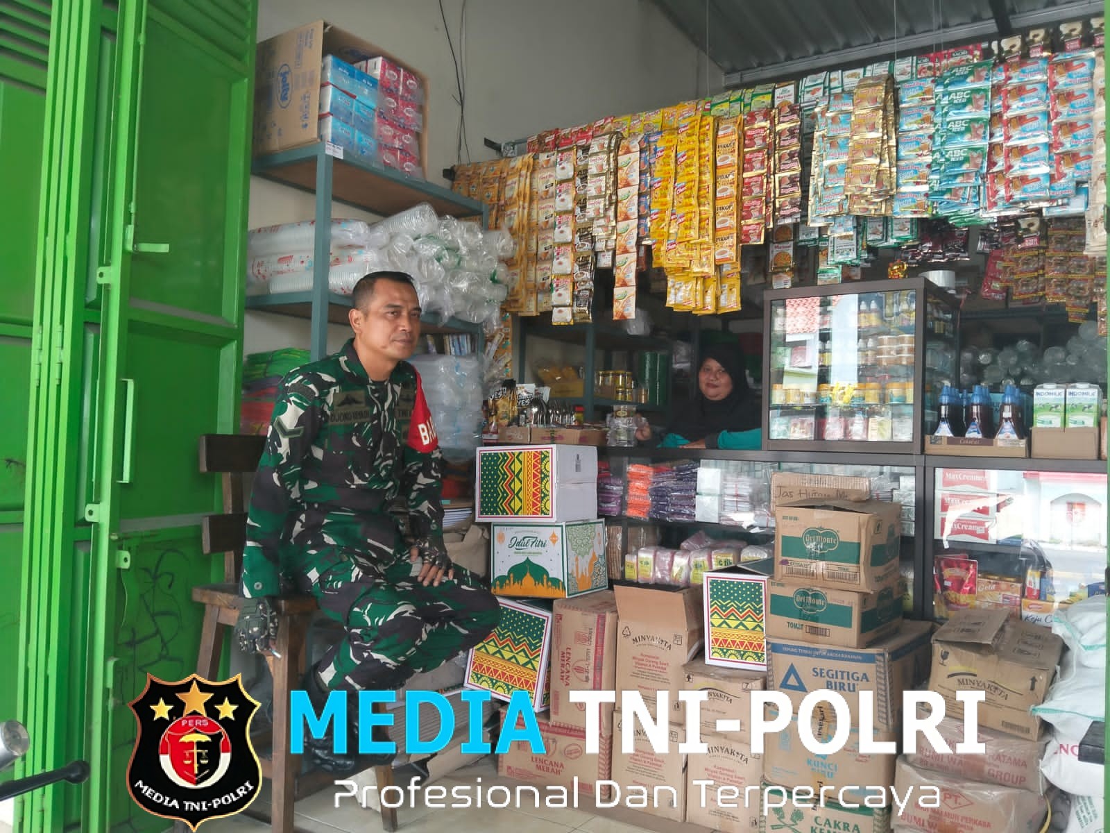 Pasca Lebaran, Serda Djoko Cek Toko Bahan Kue & Plastik