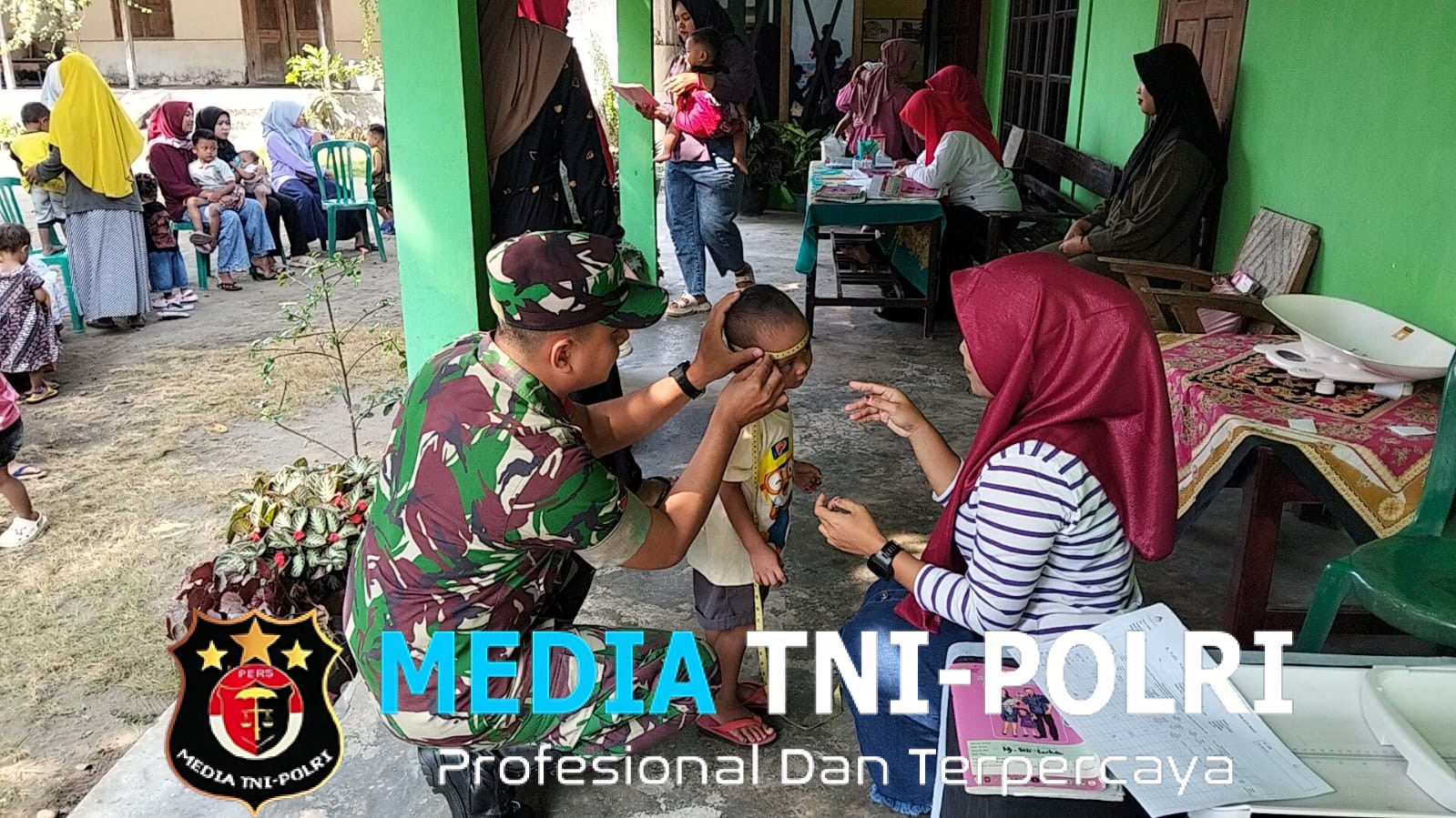 Percepat Penurunan Stunting di Wonodadi, Babinsa Salam Aktif Dampingi Posyandu