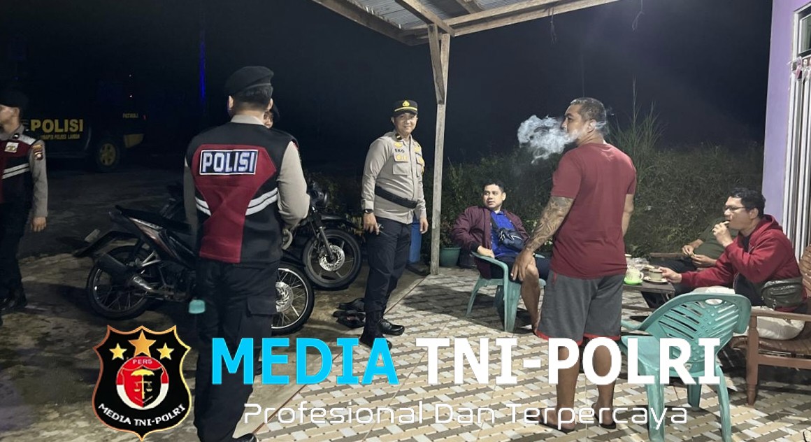 Warga Kaget Didatangi Polisi Saat Nongkrong Malam, Ternyata Ini Tujuannya!