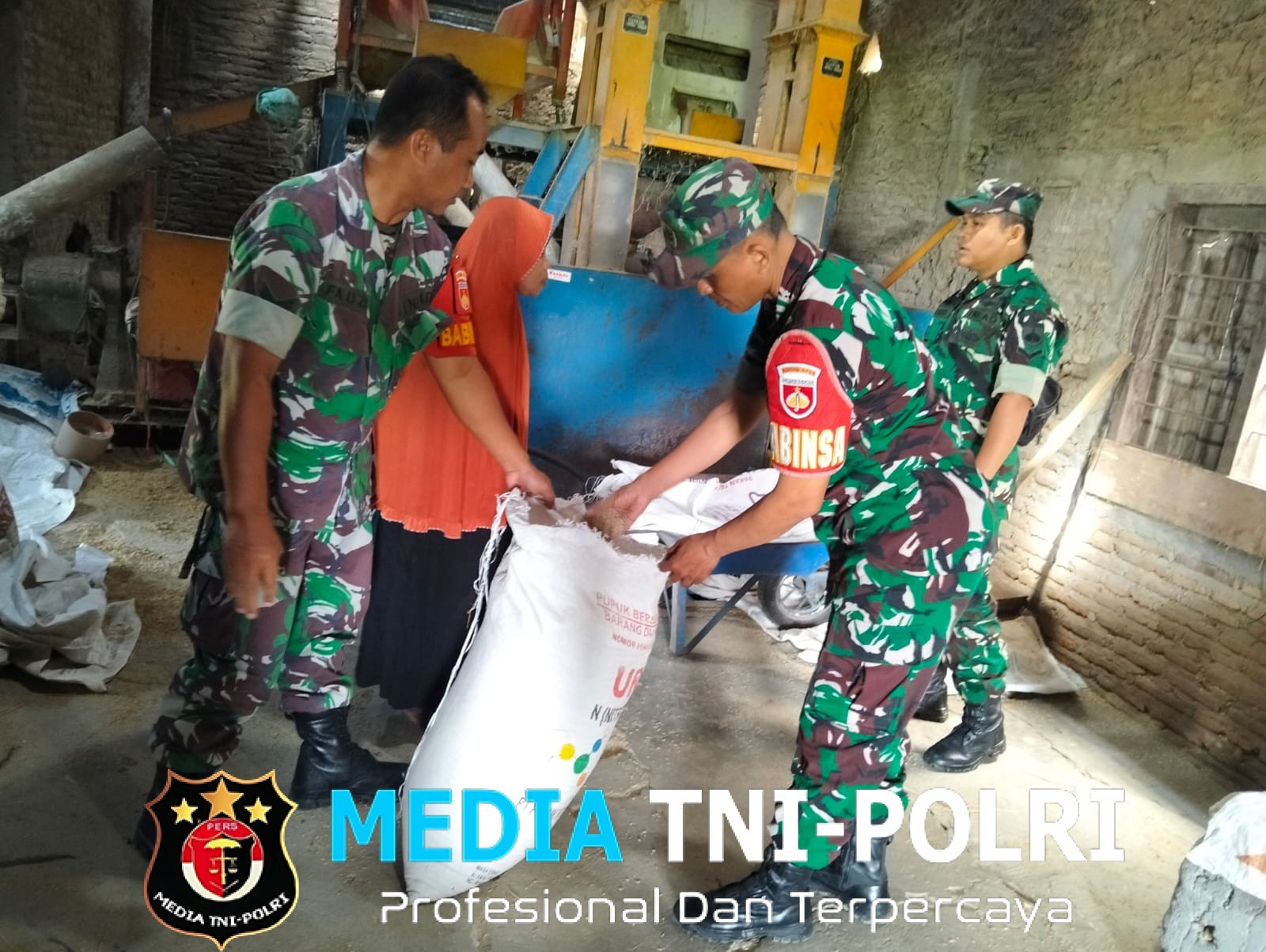 Beras Menjadi Kebutuhan Utama, Babinsa Cek Penggilingan Pastikan Stok Aman