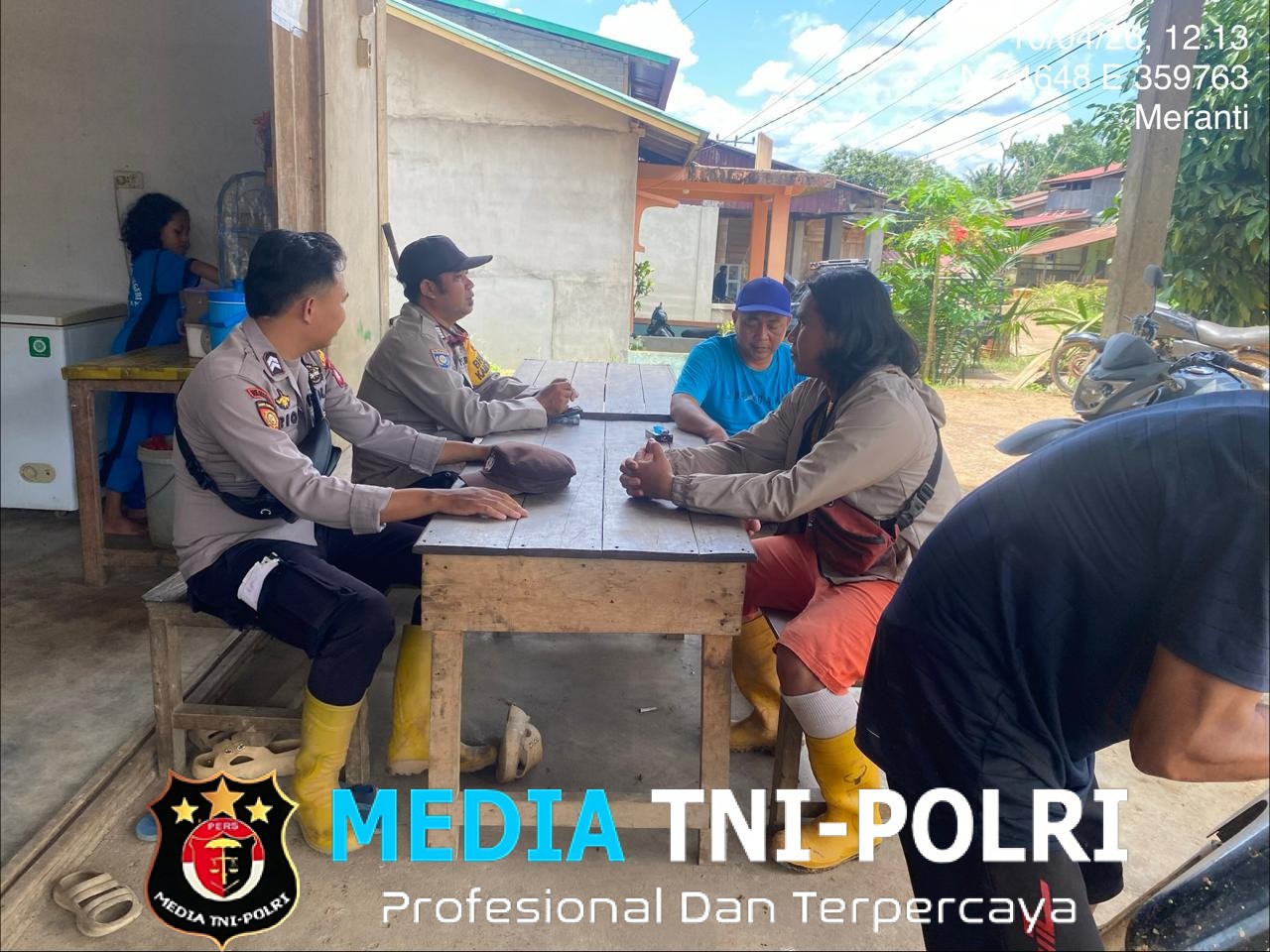 Humanis dan Responsif, Polisi Sapa Warga Saat Patroli Siang