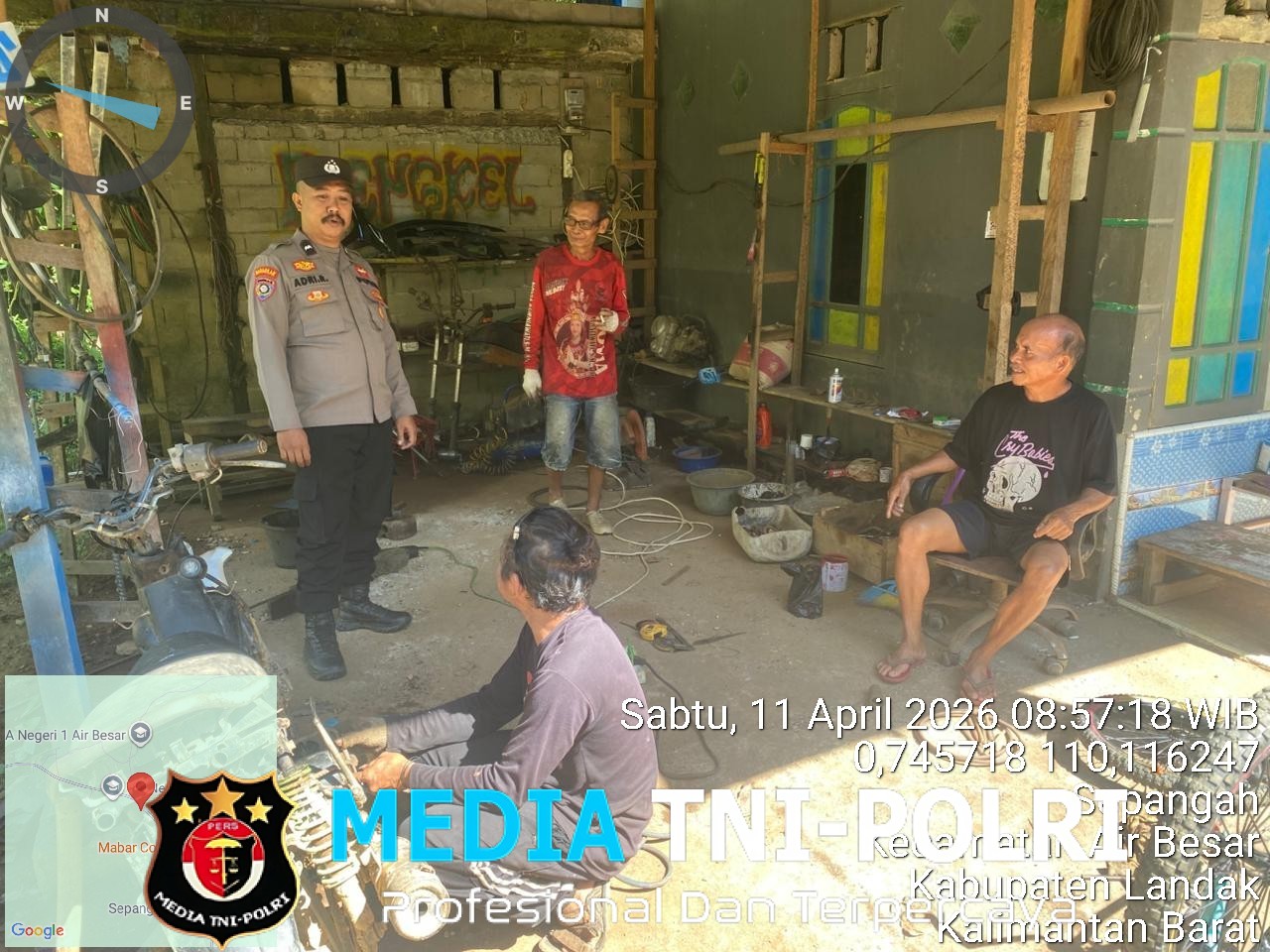 Sambangi Bengkel Saat Patroli, Polisi Ingatkan Pentingnya Kewaspadaan