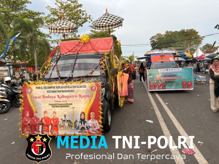 Pawai Carnaval Budaya Meriahkan Hari Jadi Kota Kuala Kapuas ke-220 dan HUT Pemkab ke-75