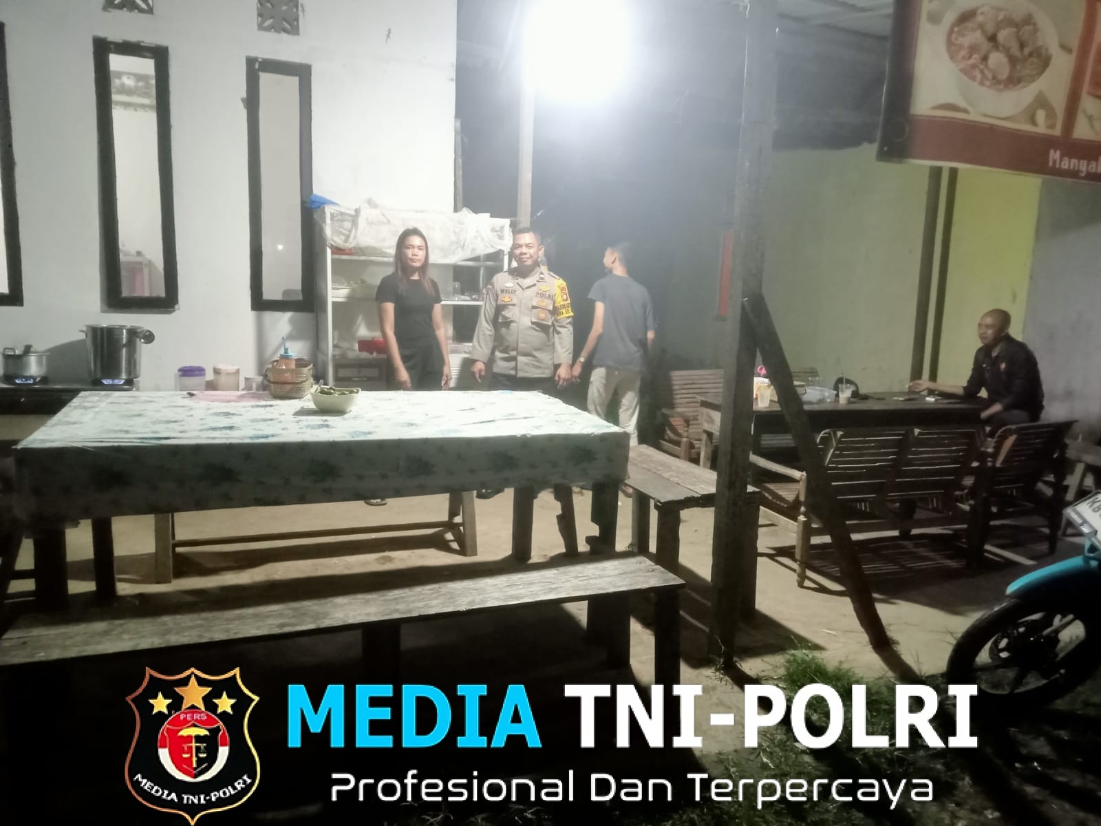 Cegah Curanmor, Polsek Sebangki Datangi Rumah Warga Saat Patroli Malam