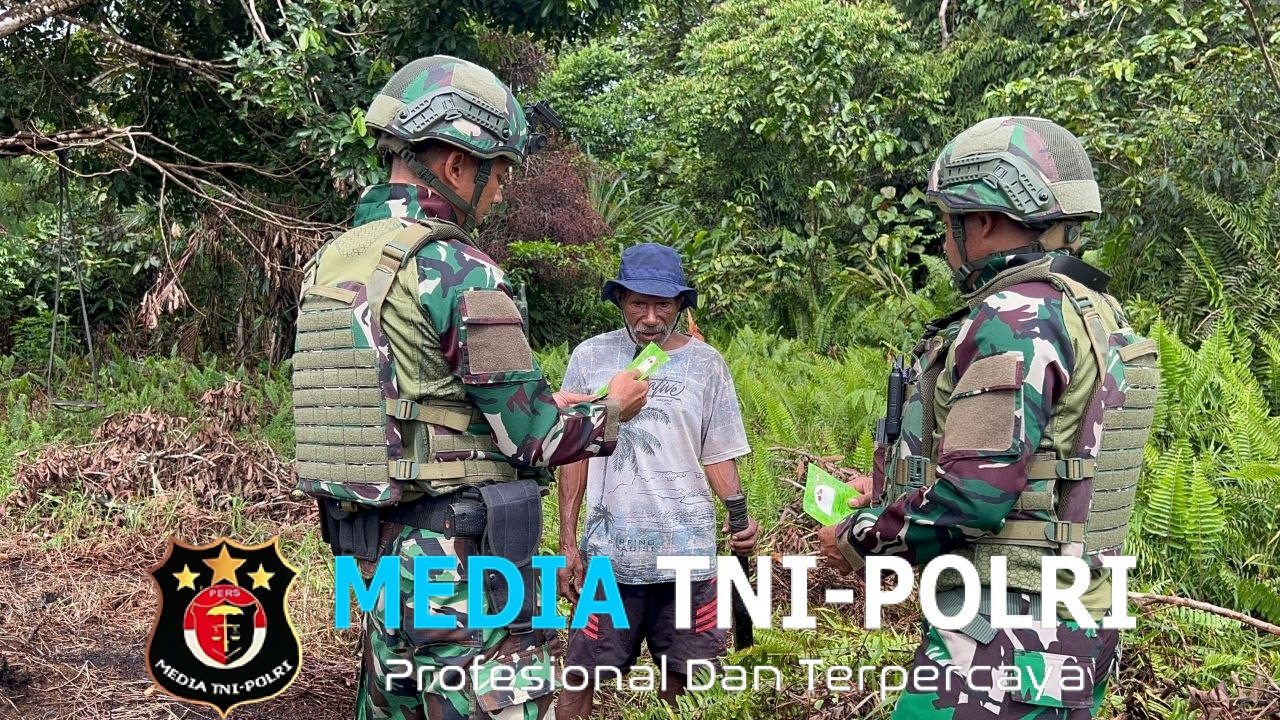 Ketahanan Pangan Berkelanjutan, Satgas Yonif 521/DY Bagikan Bibit Kepada Warga di Distrik Benawa