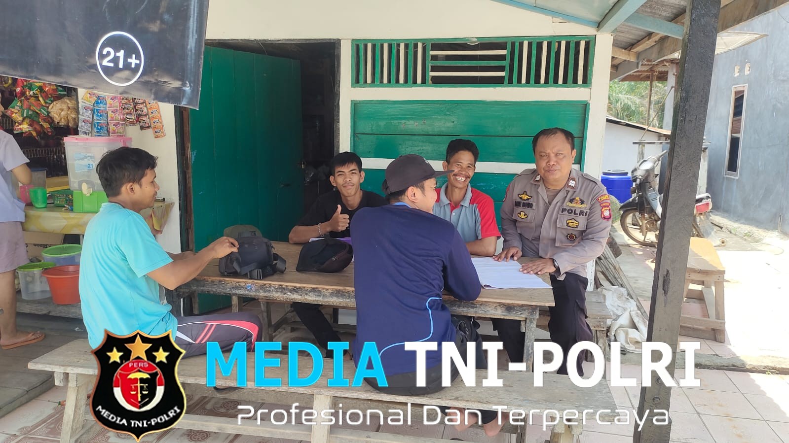 Polisi Sahabat Warga Duduk Bersama, Bercanda, dan Sampaikan Pesan Kamtibmas