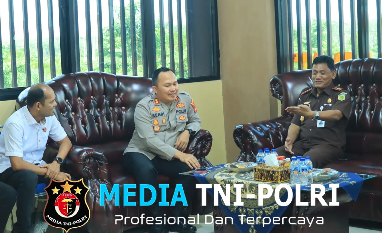 Perkuat Sinergi Penegakan Hukum, Kapolres Tulang Bawang Barat Terima Audiensi Kajari di Ruang Kerja Koridor