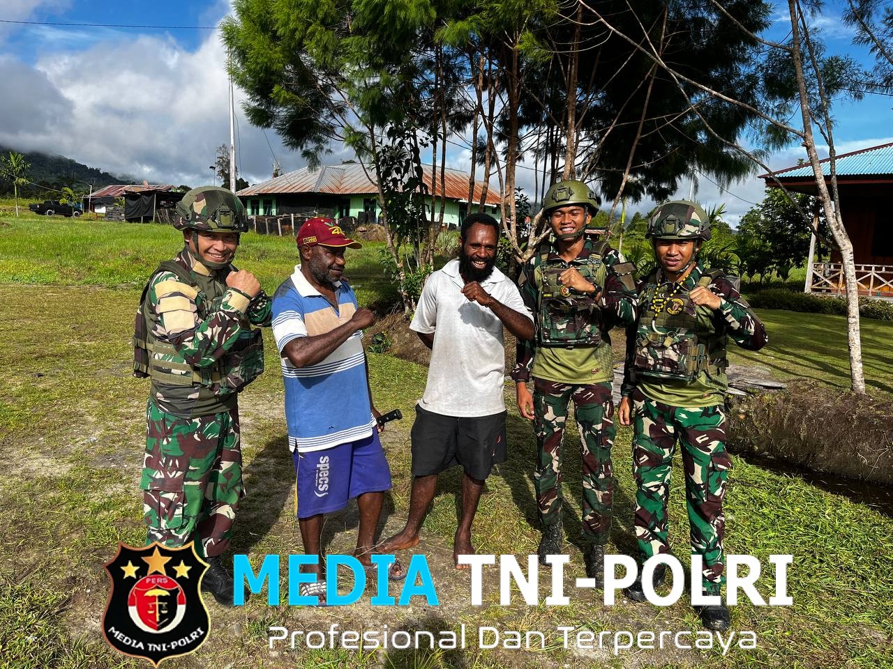 Bersih Nyaman, Damai Terjaga, Satgas Yonif 521/DY Hadir Bantu Masyarakat Peduli Lingkungan di Distrik Elelim