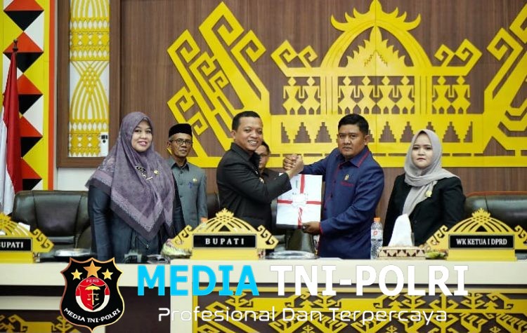 Bupati Pringsewu Riyanto Pamungkas Sampaikan Pendapat Atas Ranperda Ponpes, DPRD Rekomendasi LKPJ