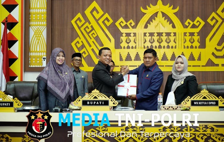 Bupati Pringsewu Riyanto Pamungkas Sampaikan Pendapat Atas Ranperda Ponpes, DPRD Rekomendasi LKPJ