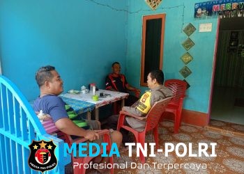 Teras Rumah Jadi Ruang Dialog, Bhabinkamtibmas Bangun Kepercayaan Warga