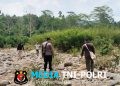 Lintasi Medan Terjal, Kapolsek Wonosobo Pimpin Pencarian Petani Diduga Terseret Arus Way Semuong
