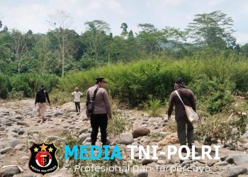 Lintasi Medan Terjal, Kapolsek Wonosobo Pimpin Pencarian Petani Diduga Terseret Arus Way Semuong