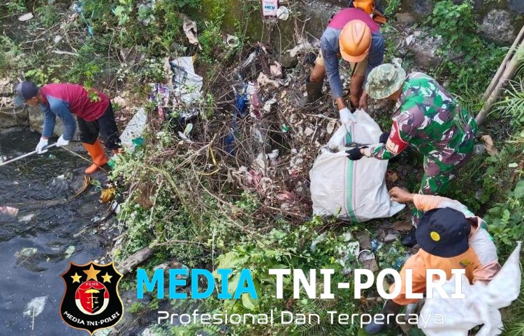 Babinsa Ajak Warga Kebersihan Sungai Cerminan Kesehatan Masyarakat