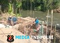 Gotong Royong Babinsa dan Warga Percepat Pembangunan Jembatan Perintis Garuda Rap Rap