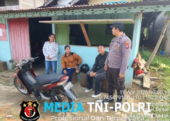 Polisi Humanis Sambangi Warga, Ingatkan Keselamatan Saat Hendak Bepergian