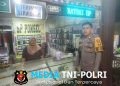 Cegah Aksi Pencurian, Bhabinkamtibmas Sambangi Counter HP di Malam Hari