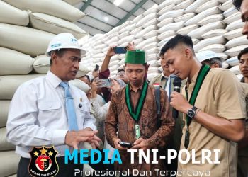 Kawal Swasembada Beras, HMI Surabaya Dampingi Mentan Sidak di Sidoarjo