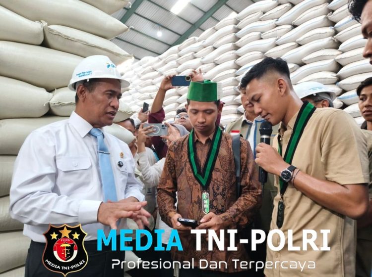 Kawal Swasembada Beras, HMI Surabaya Dampingi Mentan Sidak di Sidoarjo