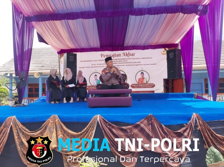 Kabag OPS Polres Mesuji Sampaikan Pesan Kamtibmas saat Melaksanakan Pengamanan Pengajian dan Haul Akbar di Ponpes Minhajut Thullab Al Amin