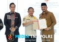 Kasatgas Tito Saksikan Penyerahan Surat Pernyataan Memberikan Bantuan Keuangan Khusus