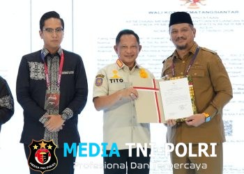 Kasatgas Tito Saksikan Penyerahan Surat Pernyataan Memberikan Bantuan Keuangan Khusus