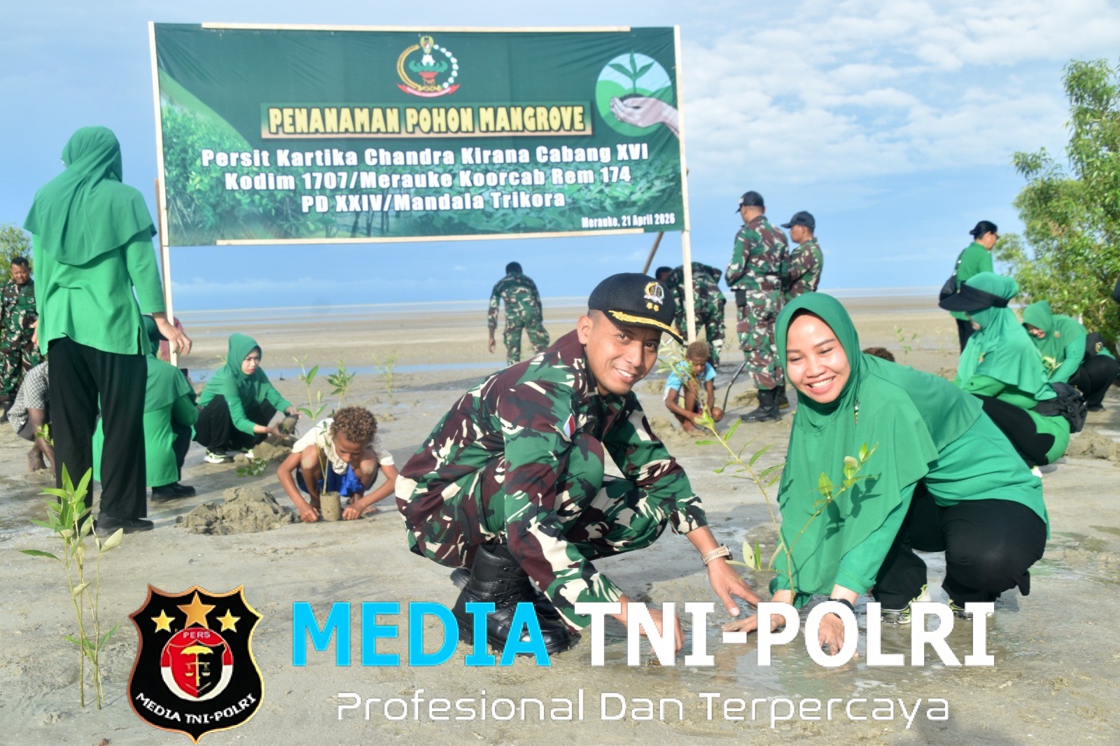 Peduli Kelestarian Lingkungan, Persit Kodim Merauke Tanam Ratusan Mangrove di Pantai Payum